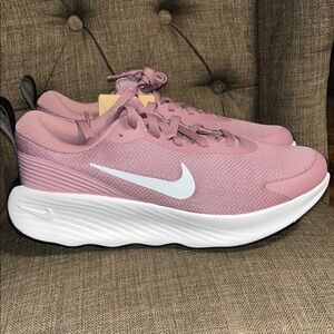 Nike Promina Women's athletic Sneakers size 10 NWT